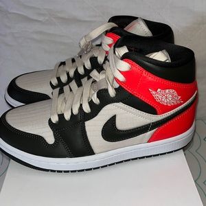 Women’s air Jordan’s 1 mid SE
